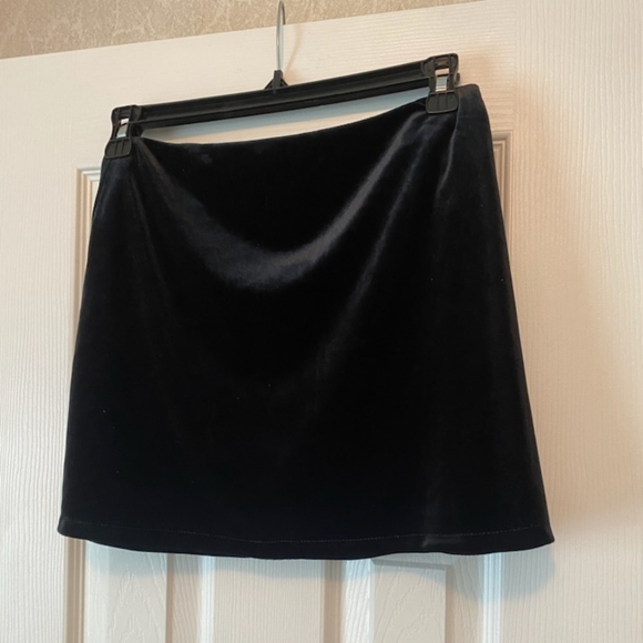 French Connection Dresses & Skirts - French Connection velvet skrit